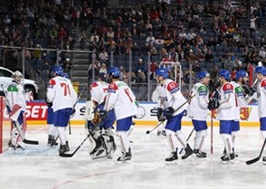 COLOGNE, GERMANY - MAY 10: Italy players get set to take on the U.S. during preliminary round action at the 2017 IIHF Ice Hockey World Championship. (Photo by Andre Ringuette/HHOF-IIHF Images)

