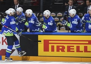 PARIS, FRANCE - MAY 13: Slovenia's David Rodman #12 celebrates with his bench after scoring against Belarus during preliminary round action at the 2017 IIHF Ice Hockey World Championship. (Photo by Matt Zambonin/HHOF-IIHF Images)
